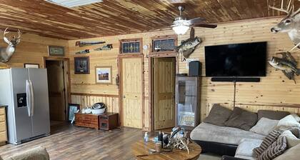 Super Clean Hideaway Cabin sur le lac Truman (escapade paisible), Varsovie, Clinton.