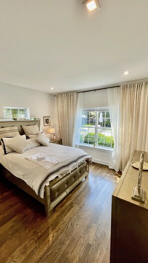 5 Schlafzimmer, Schreibtisch, Bügeleisen/Bügelbrett, WLAN