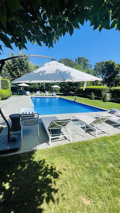 Southampton Newly-renovated Home / Heated Pool!