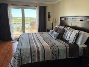 2 soverom, skrivebord, strykejern/-brett og wi-fi (inkludert)