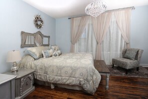 3 bedrooms, iron/ironing board, WiFi (free), bed sheets