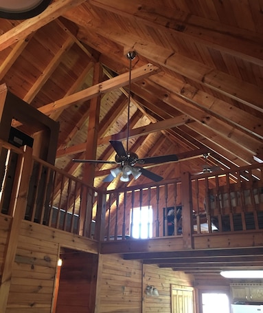 Interior. Lake Lovers Lodge Dale Hollow Lake Allons TN Near Willow Grove/Lily Dale Resorts