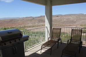 Property grounds -  Beautiful, Big, Bright, Peaceful Top Floor unit with Green Valley amenities inc (Saint George)