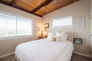 2 slaapkamers, een strijkplank/strijkijzer, reisbedje, gratis wifi