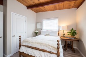 2 bedrooms, iron/ironing board, travel cot, free WiFi