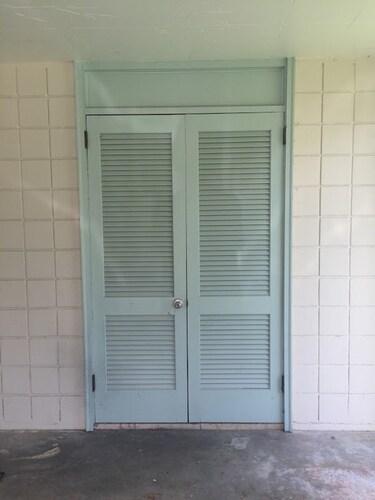 Bring your best friend to the beach - 2 Bedroom, 1 Bath pet friendly bungalow!