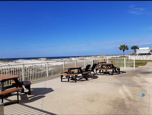 Outdoor dining - Beautiful Gulf Front Unit with Balcony (Gulf Shores)