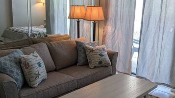 Smart TV, books, stereo