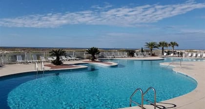 Beautiful Gulf Front Unit with Balcony