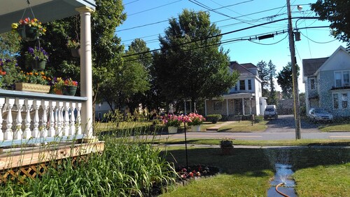 The Butler's Pantry<br>One half of Victorian duplex