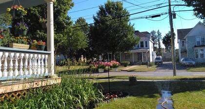 The Butler's Pantry<br>One half of Victorian duplex