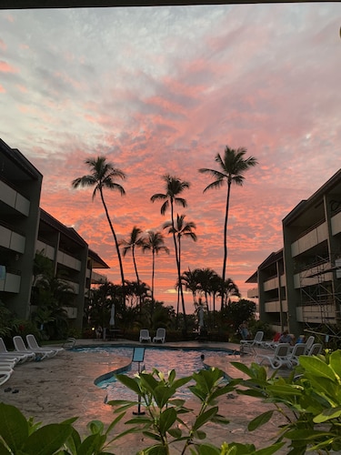 Beach Just Steps Away/Breathtaking Mountain Views - 2 Bed/2 Bath - GREAT VALUE!!