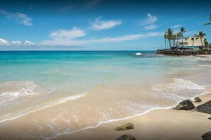 Beach nearby, sun-loungers, beach towels