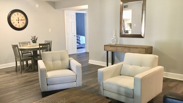 Interior - Stunning, 2 Bedroom Condo In Central Scottsdale at McCormick Ranch. (Scottsdale)