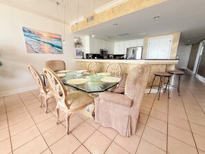 Dining - Belle Mer 203 - FREE BEACH SETUP March-October! (Navarre Beach)