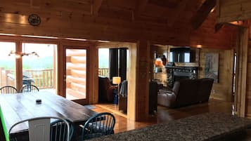 スマートテレビ、暖炉、テレビゲーム、DVD プレーヤー