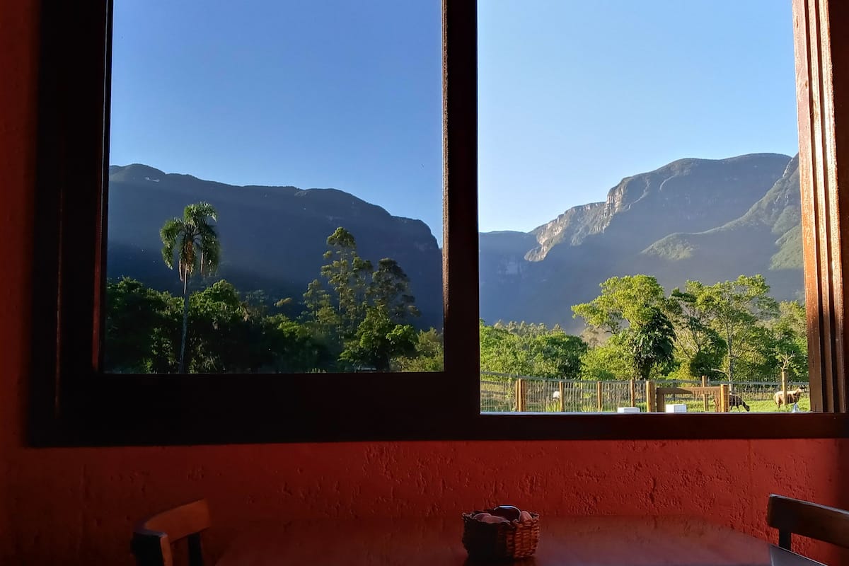 Chalet Superior, 2 kamar tidur, pemandangan gunung | 1 kamar tidur, minibar, meja kerja, dan tirai kedap cahaya