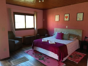 Chalet superior, 2 habitaciones, vista a la montaña | Minibar, escritorio, cortinas blackout y wifi gratis 