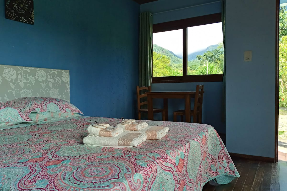 Suite Standar, pemandangan gunung | 1 kamar tidur, minibar, meja kerja, dan tirai kedap cahaya