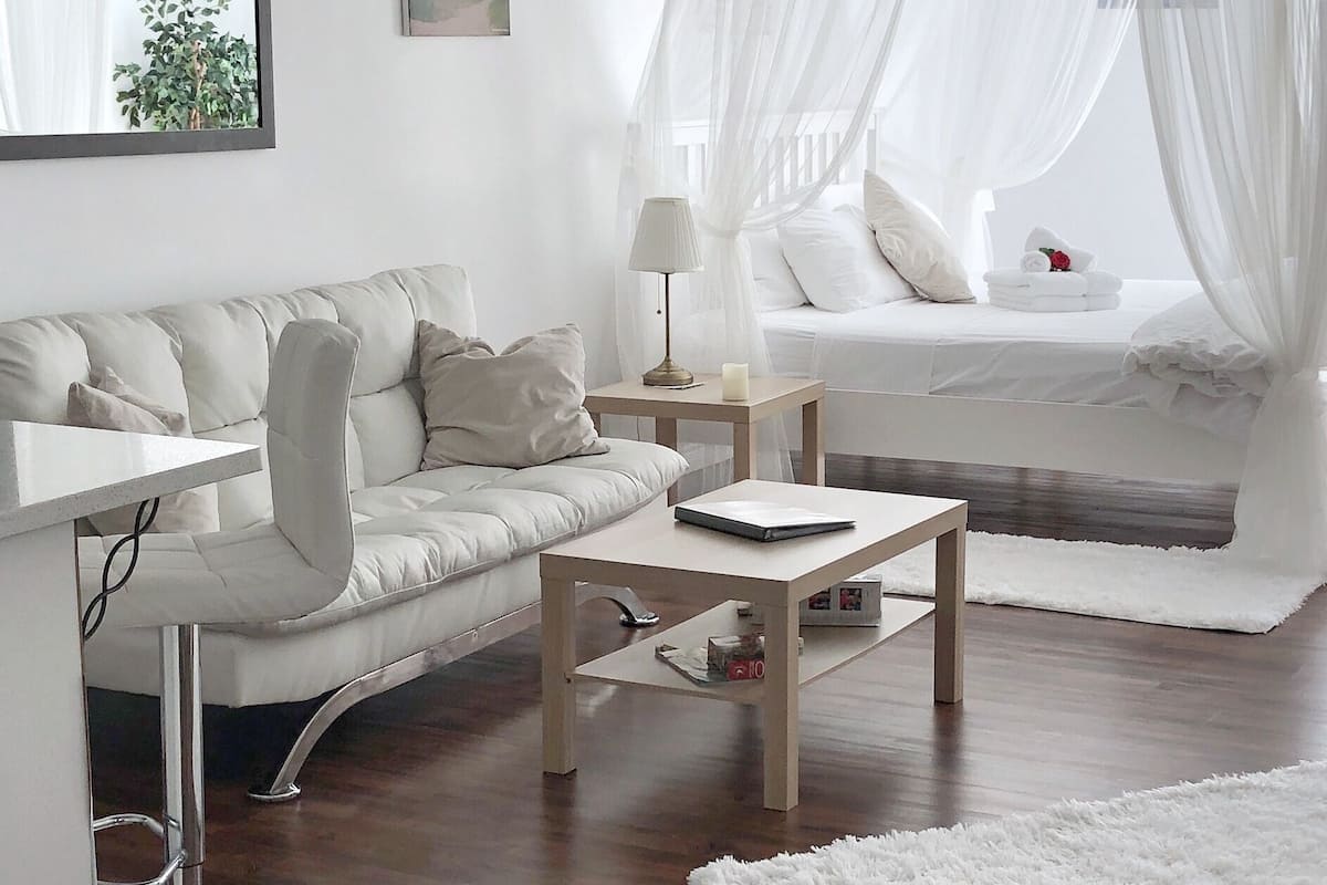 Romantic Studio Cottage | 2 bedrooms, premium bedding, down comforters, individually decorated