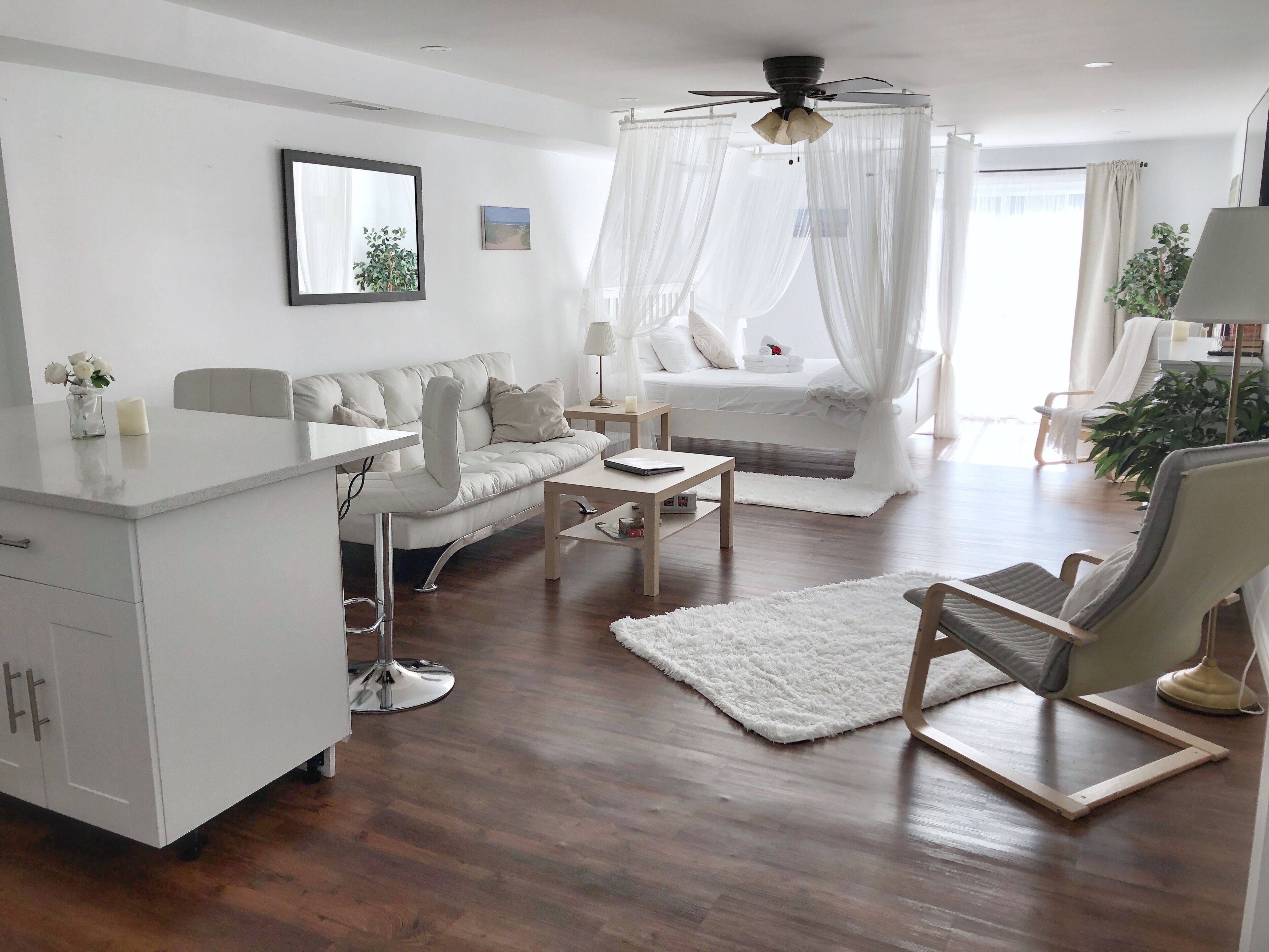 Studio romantique, 1 très grand lit, baignoire à remous | Literie de qualité, couette en duvet, décor unique, ameublement unique