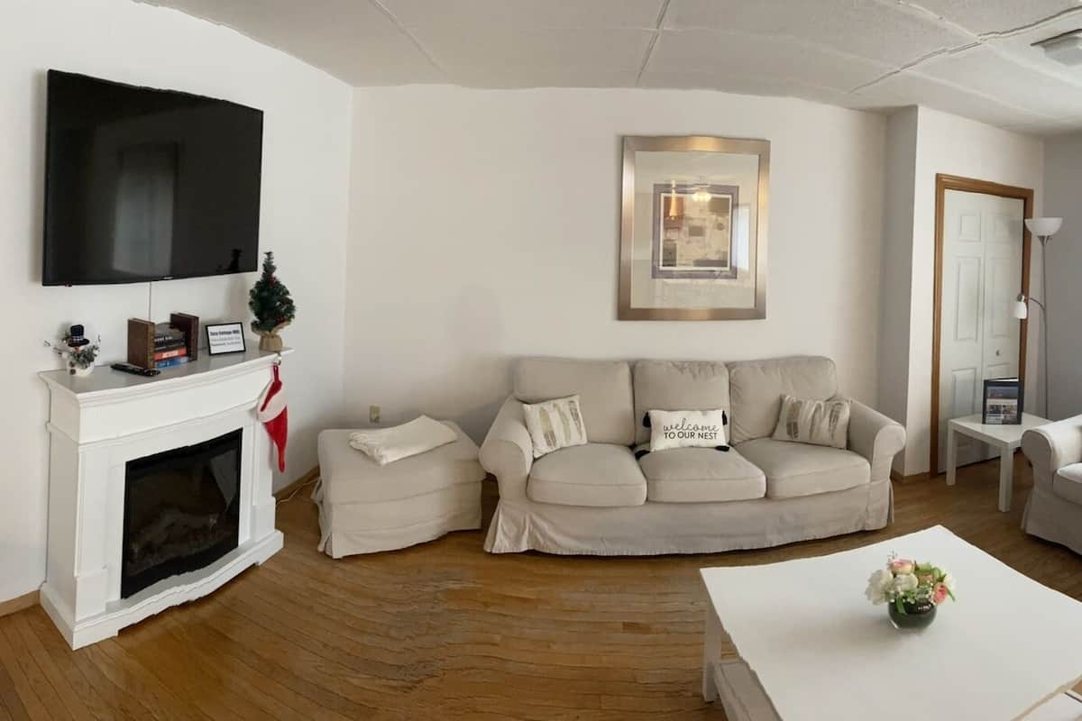 Cozy Cottage Retreat | 2 bedrooms, premium bedding, down comforters, individually decorated