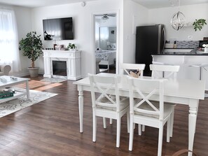Romantic Upper Serenity Suite | Dining room - Port Franks Getaway (Port Franks)