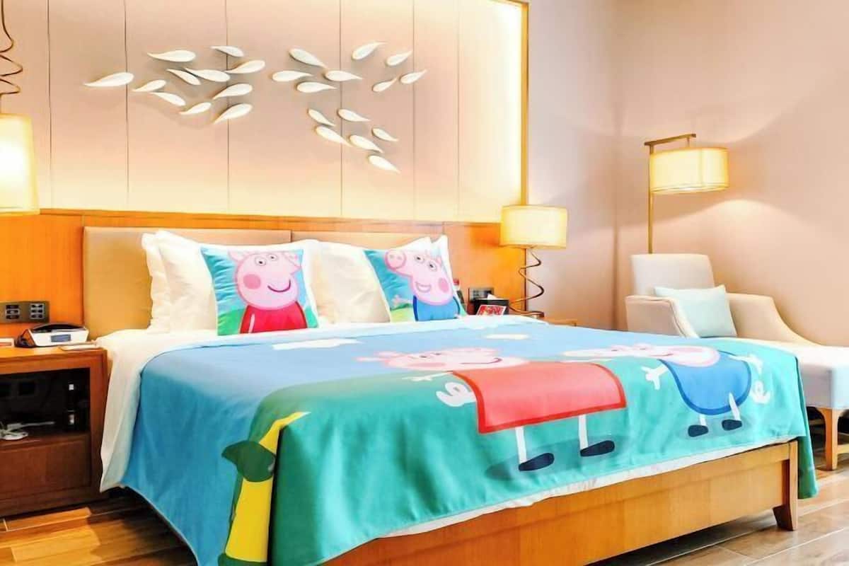Minibar, in-room safe, iron/ironing board, free WiFi