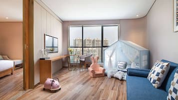 Quarto família, 1 cama King, para não fumantes | Frigobar, cofres nos quartos, ferros/tábuas de passar roupa