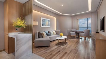 Phòng Suite Deluxe, 1 giường cỡ king, không hút thuốc | Minibar, két bảo mật tại phòng, bàn ủi/dụng cụ ủi quần áo