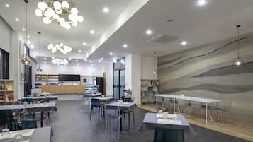 Daily buffet breakfast (KRW 14000 per person)