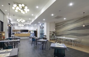 Daily buffet breakfast (KRW 14000 per person)