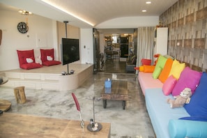 Family Suite, 2 Bedrooms, Non Smoking | Desk, soundproofing, free WiFi, bed sheets
