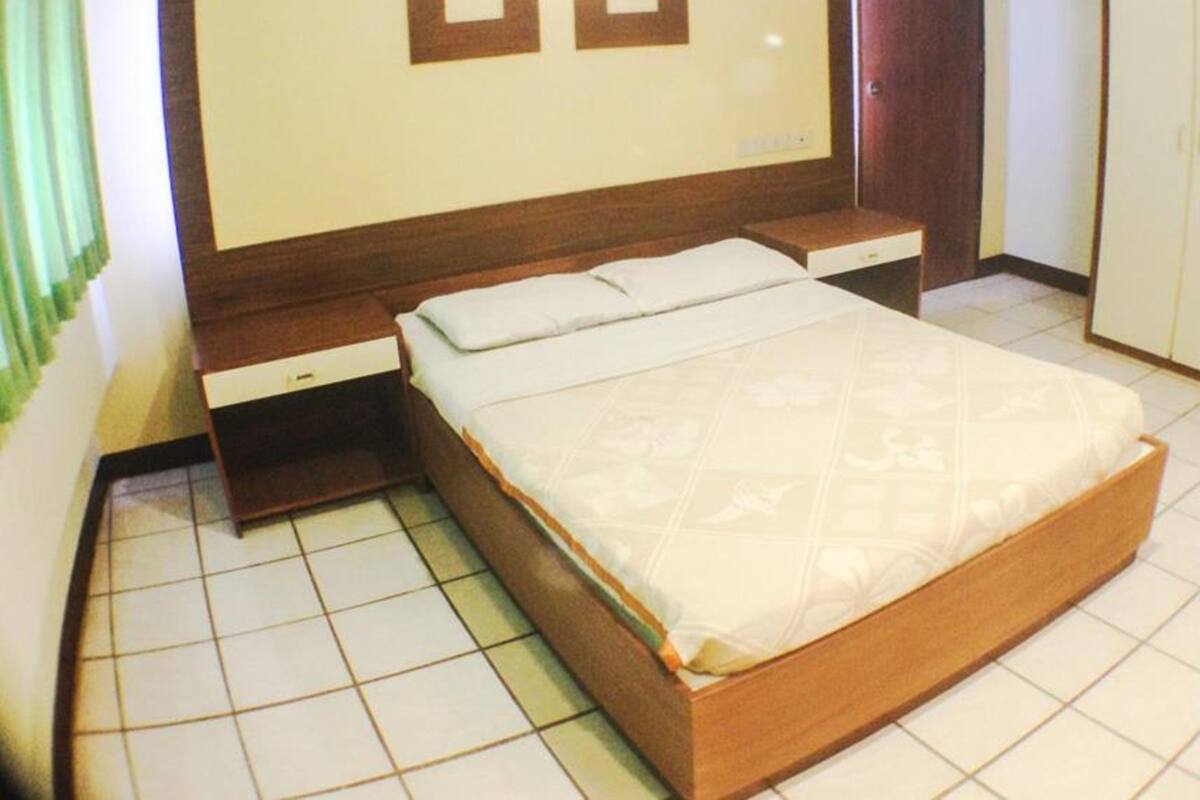 Desk, iron/ironing board, rollaway beds, free WiFi