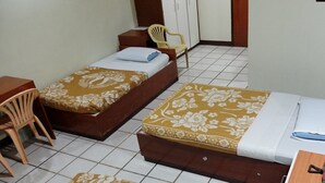 Phòng 3 Tiêu chuẩn | Bàn, bàn ủi/dụng cụ ủi quần áo, giường gấp/giường phụ (phụ phí) 