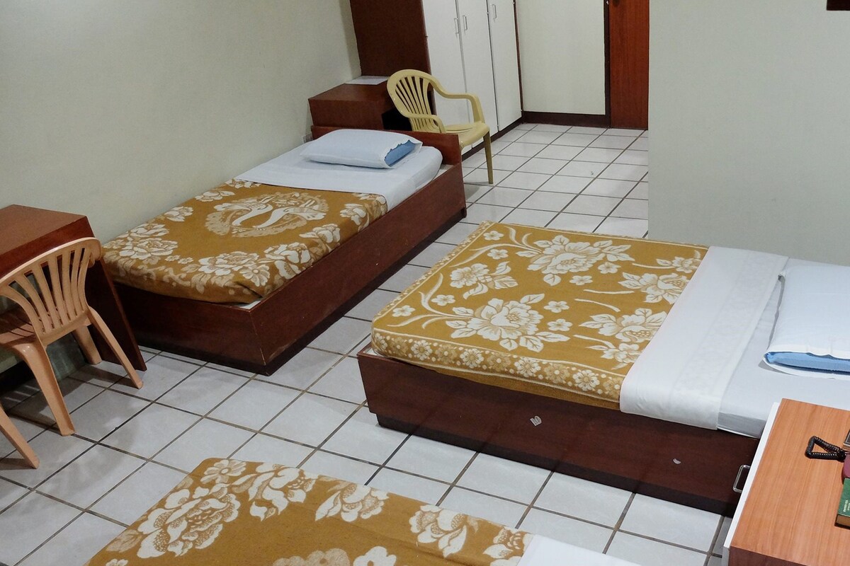 Phòng 3 Tiêu chuẩn | Bàn, bàn ủi/dụng cụ ủi quần áo, giường gấp/giường phụ (phụ phí) 