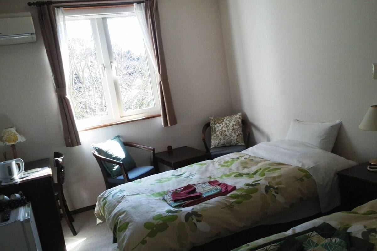 Standard Twin Room | Down comforters, blackout drapes, WiFi (free)