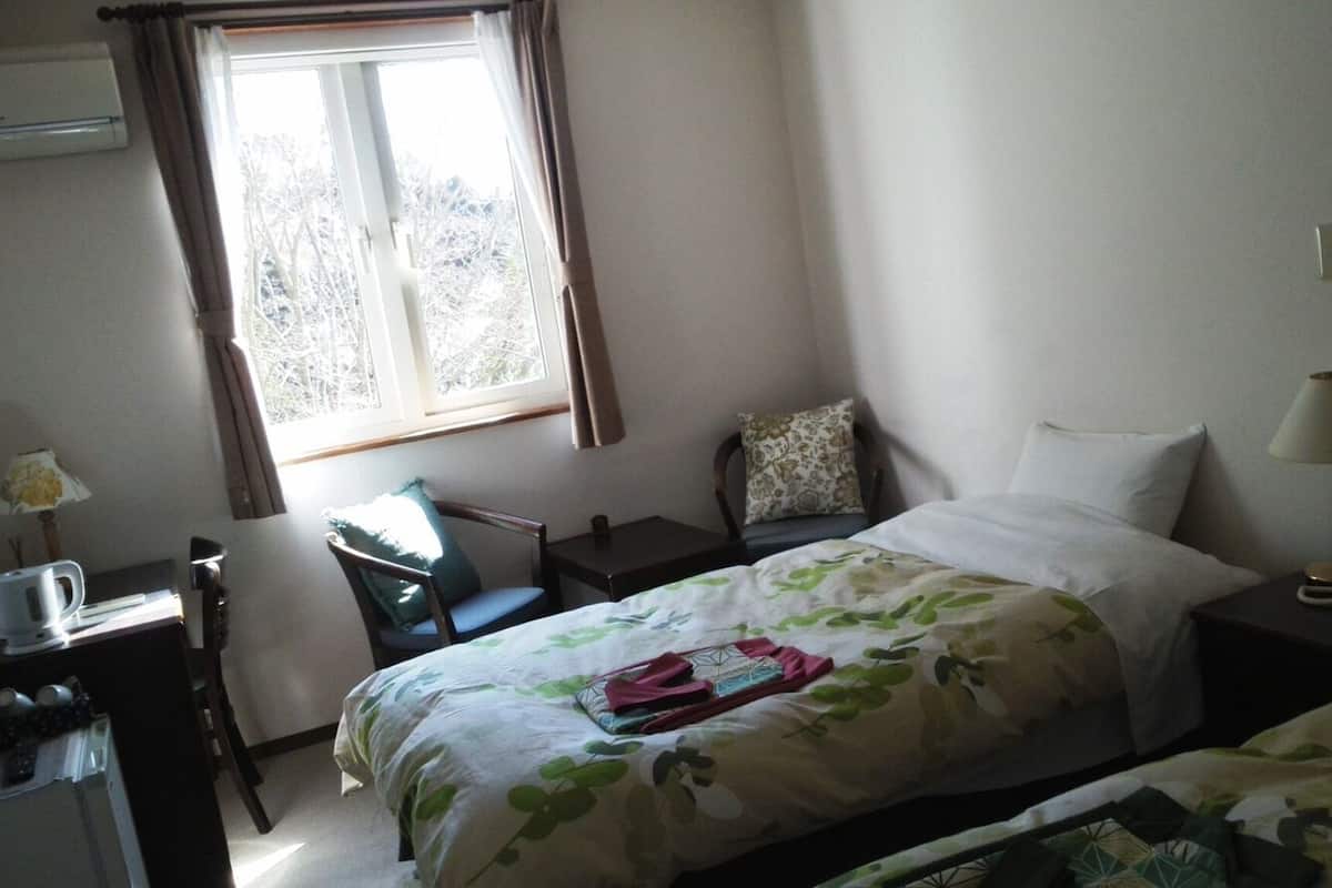 Standard Twin Room | Gebar bulu kapas, langsir/tirai gelap terus, Wi-fi percuma