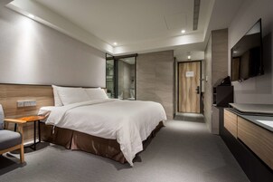 Habitación estándar doble, 1 cama de matrimonio | Edredones de plumas, caja fuerte, escritorio