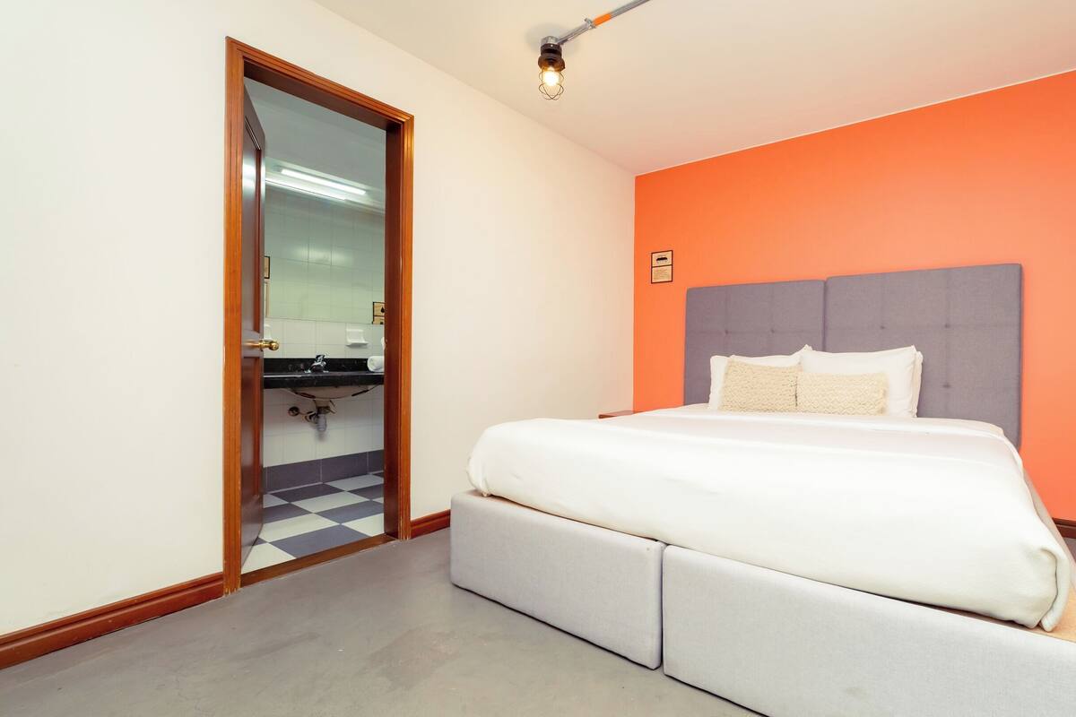 Studio Apartment | Free WiFi, bed sheets