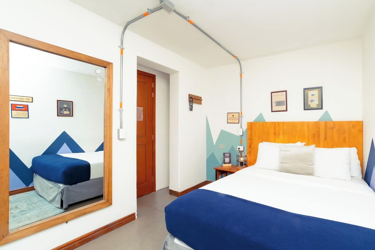 Small Room Shared Bathroom | Free WiFi, bed sheets