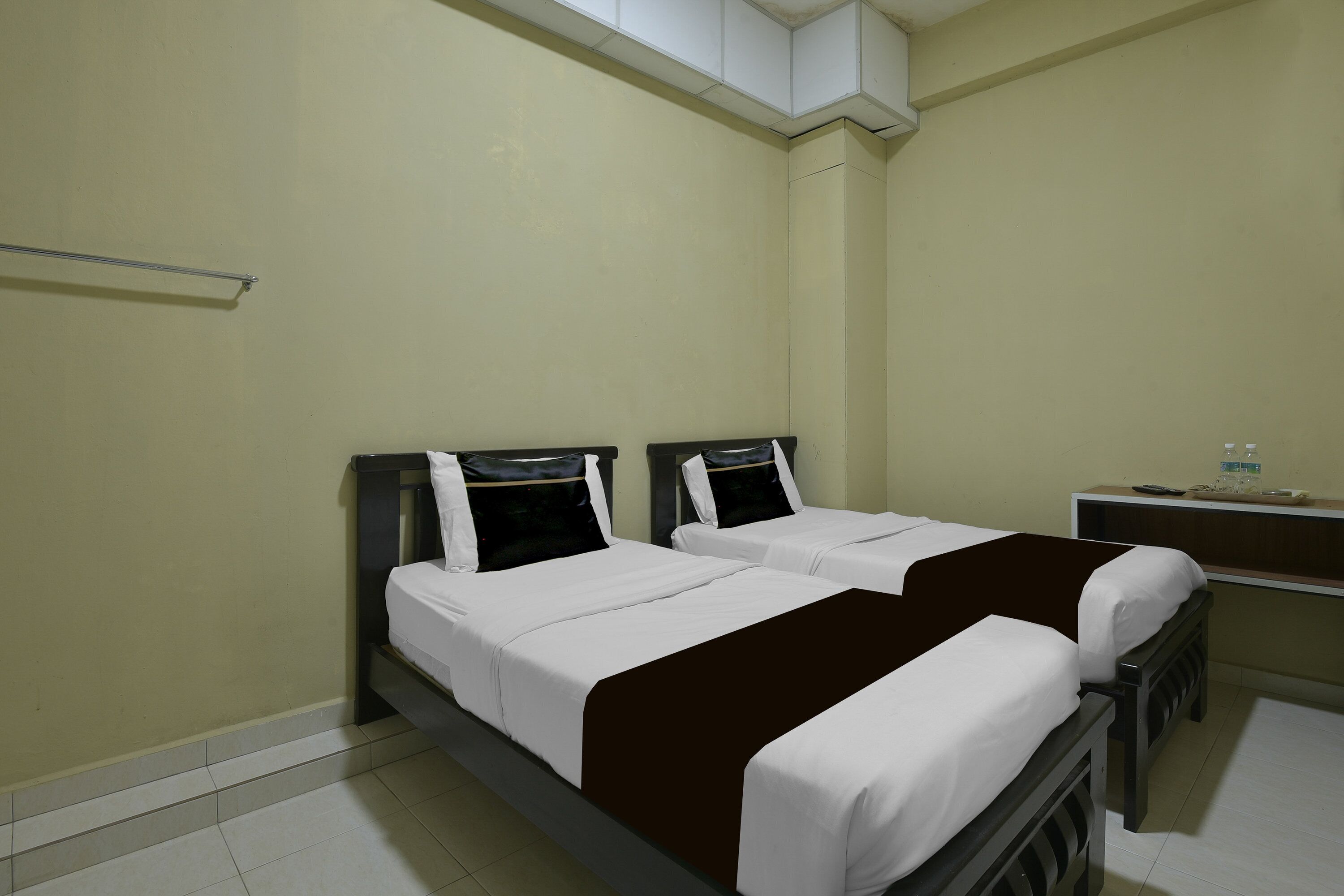 Kamar Twin Standar | Meja kerja, Wi-Fi gratis, dan seprai linen