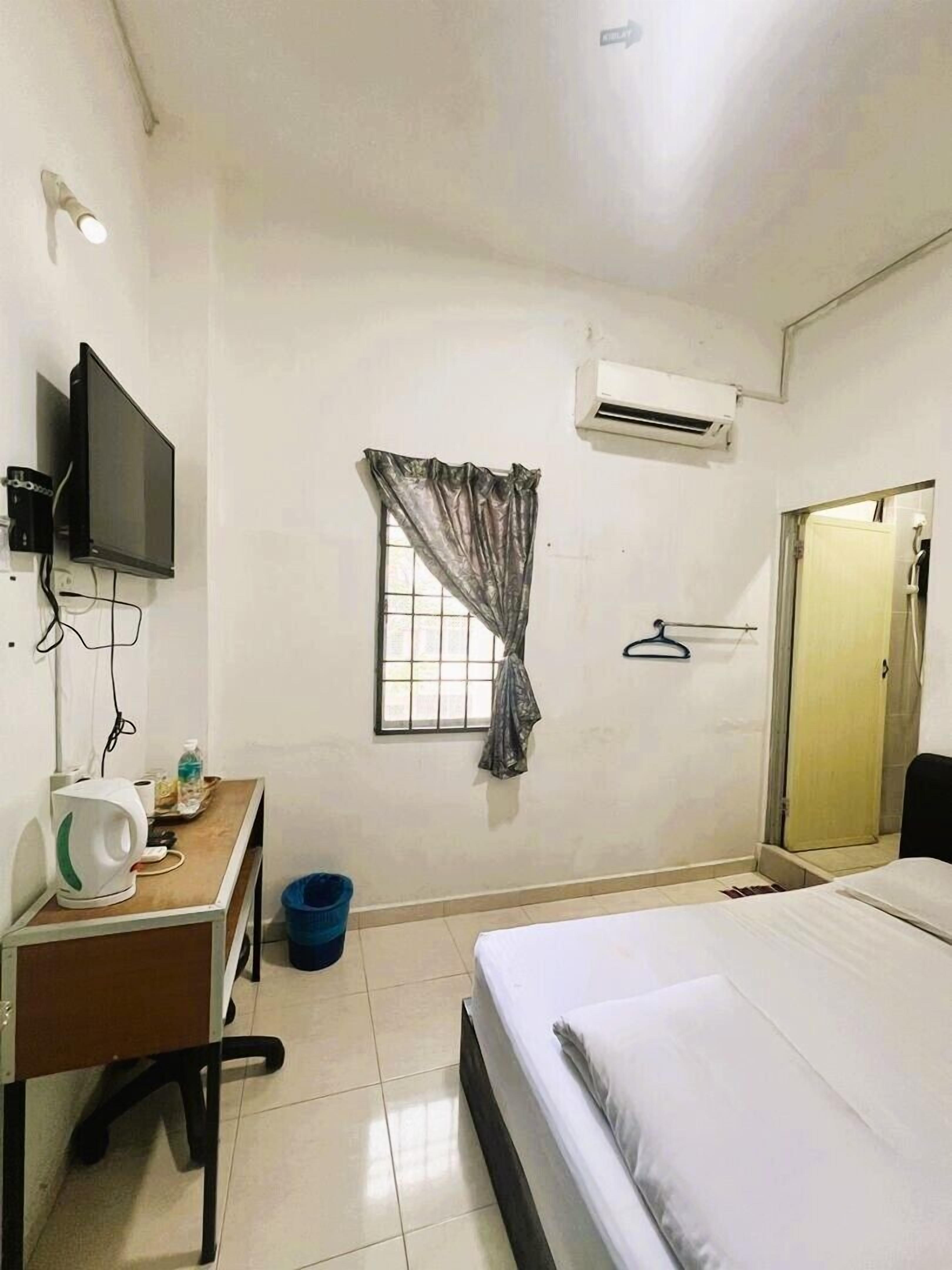 Deluxe Double Room | Desk, free WiFi, bed sheets