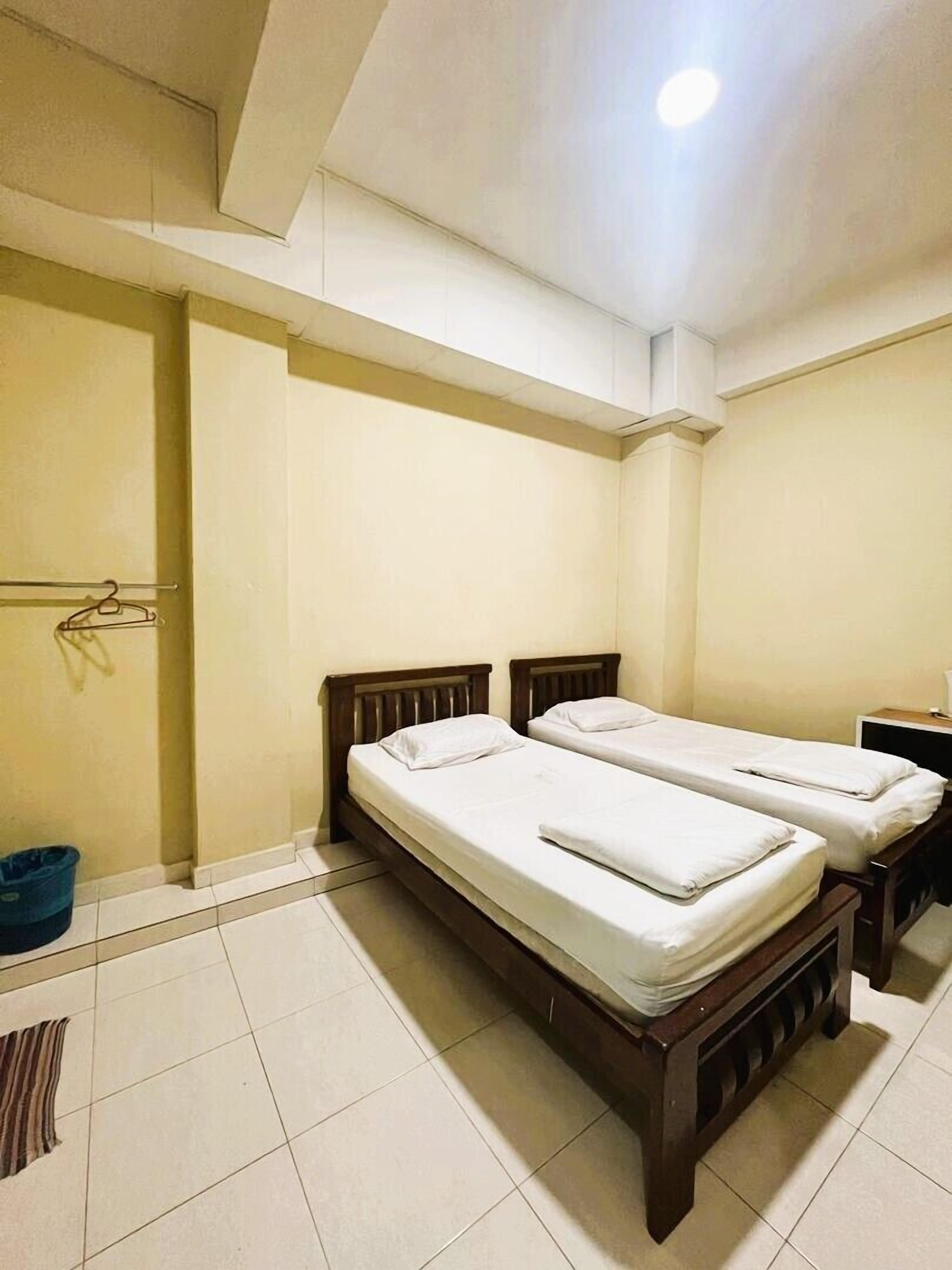 Desk, free WiFi, bed sheets