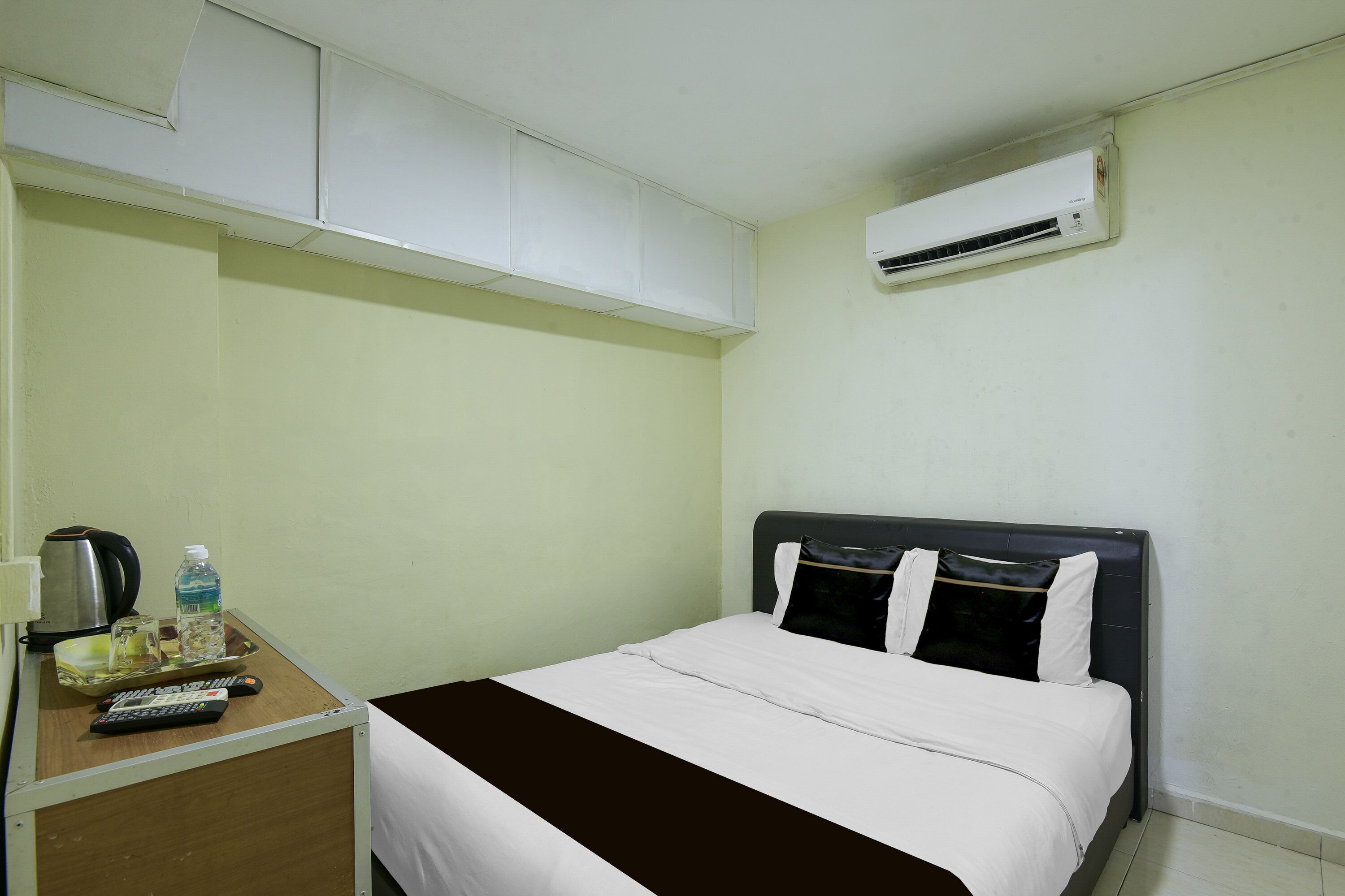 Kamar Double Standar, 1 Tempat Tidur Queen | Meja kerja, Wi-Fi gratis, dan seprai linen