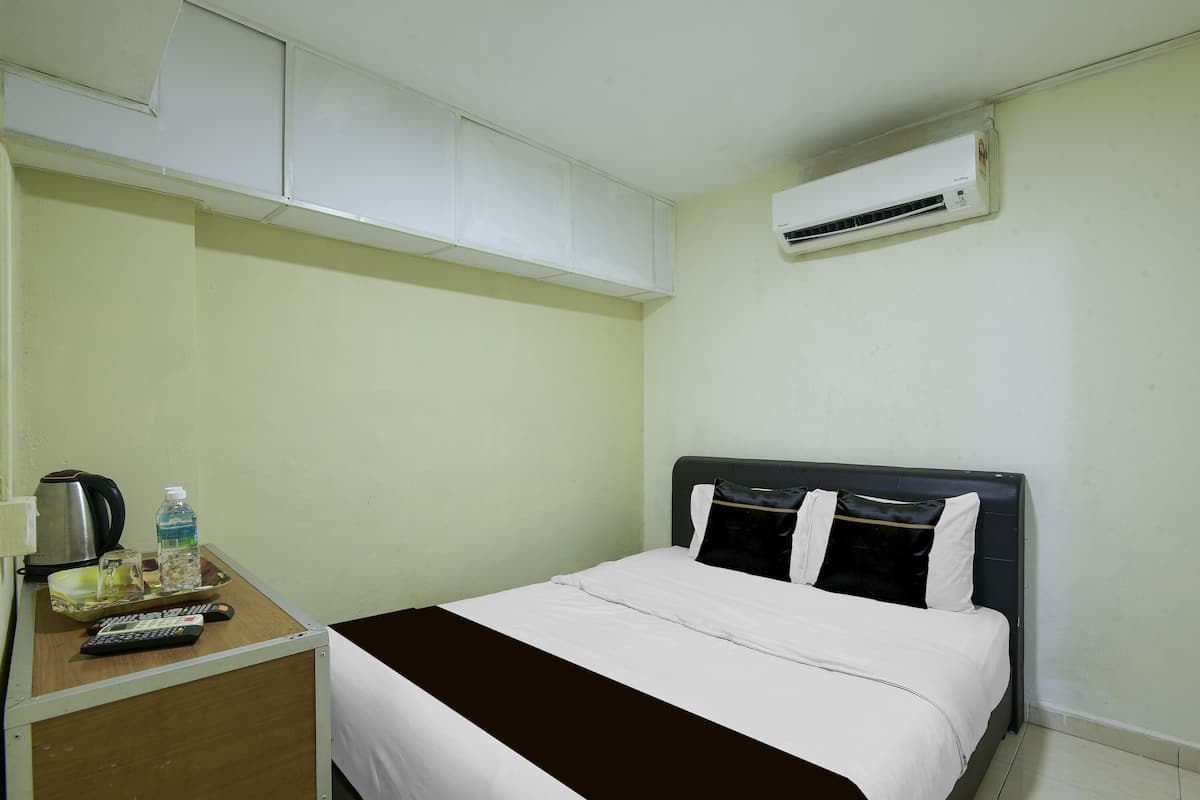 Standard Double Room, 1 Queen Bed | Desk, free WiFi, bed sheets