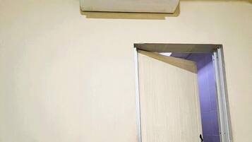 Standard Twin Room | Desk, free WiFi, bed sheets