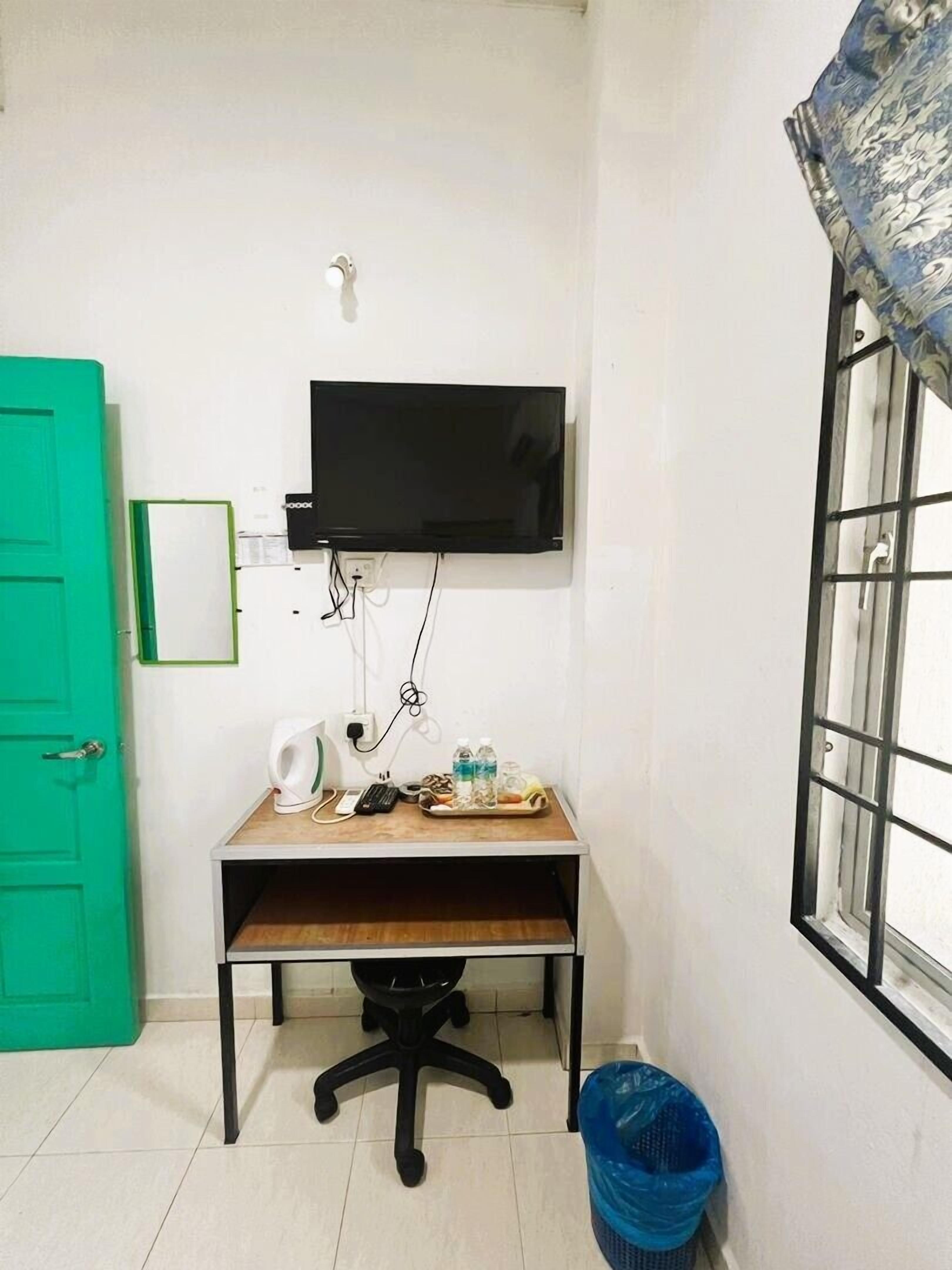 Desk, free WiFi, bed sheets