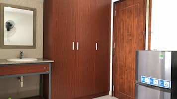 Refrigerador y tetera eléctrica