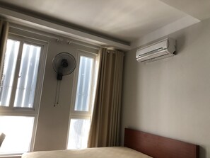 Minibar, desk, blackout drapes, free WiFi - Homestay Des Amis - Ban Huu (Da Nang)